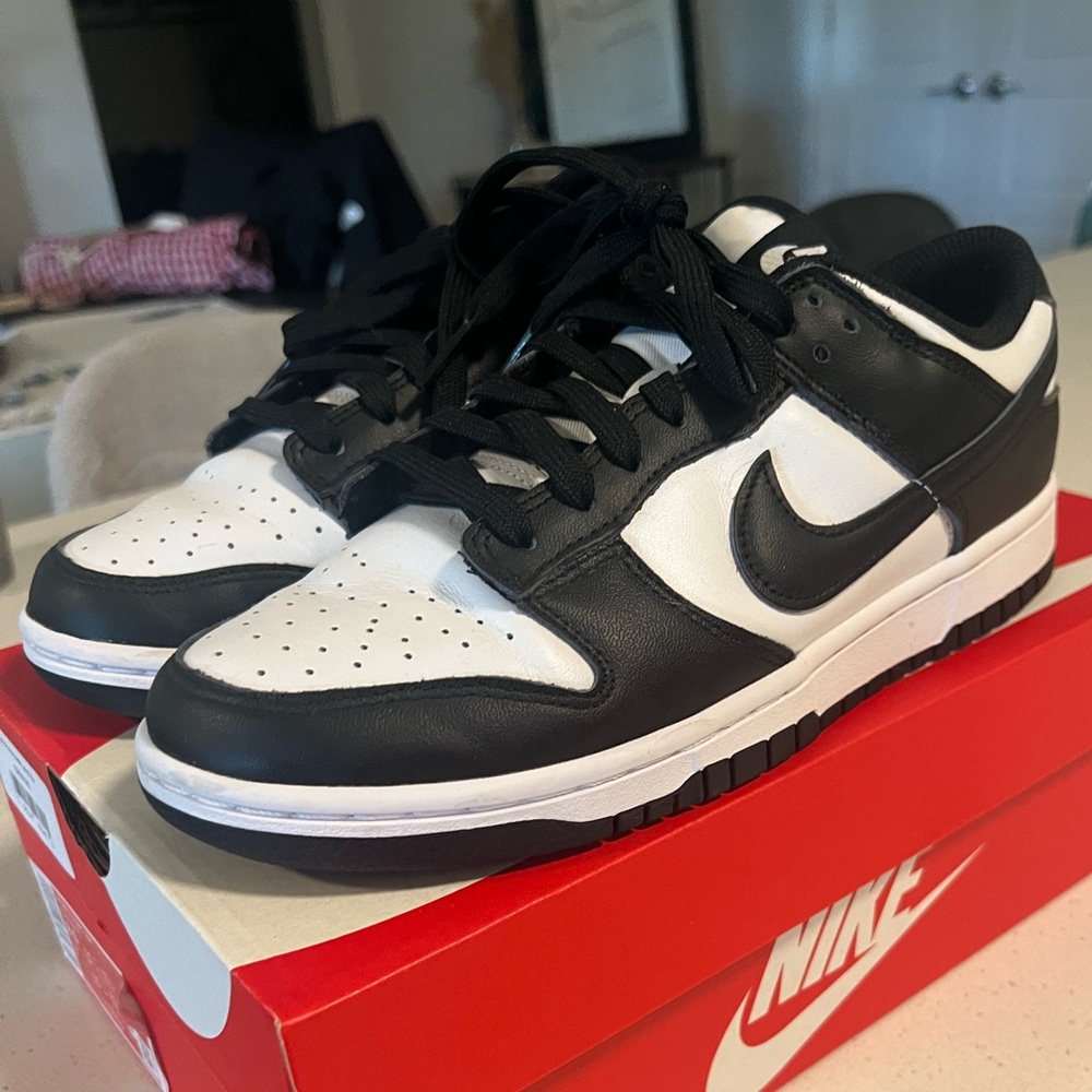 Panda low dunks - like new